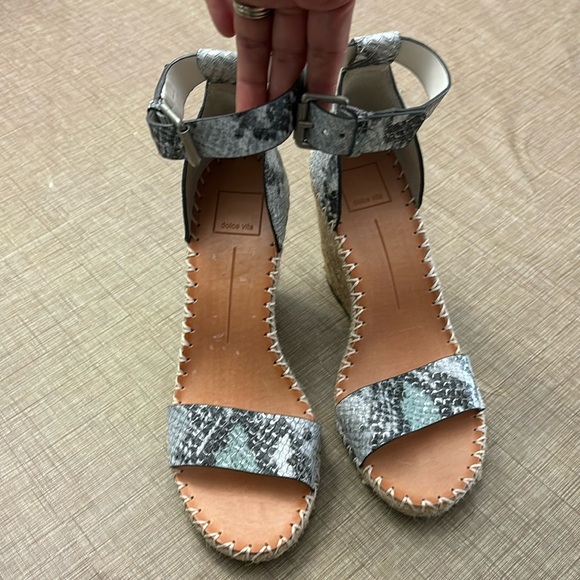 Women’s shoes - Picture 1 of 5